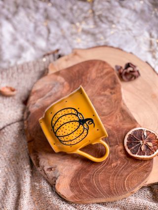 🍁 Hrnek, který voní podzimem 🎃 Pokud miluješ podzim tak moc, že bys ho nejradši nalil/a do hrnku - právě ses trefil/a....