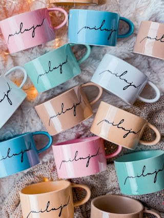 Nejoblíbenější hrnečky každý rok 🤎 a já se vůbec nedivím - ideální velikost 170 ml, barevná rozmanitost, skvělé jako...